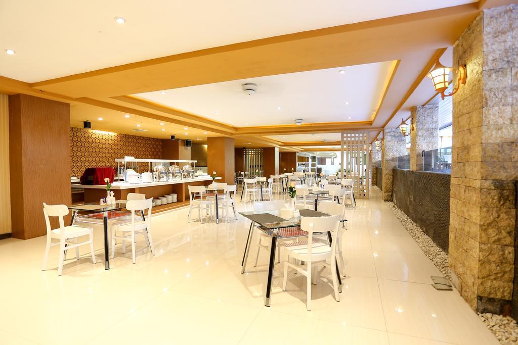 ซิลเวีย โฮเทล พรีเมียร์ คูแปง Hotel กูปัง ภายนอก รูปภาพ