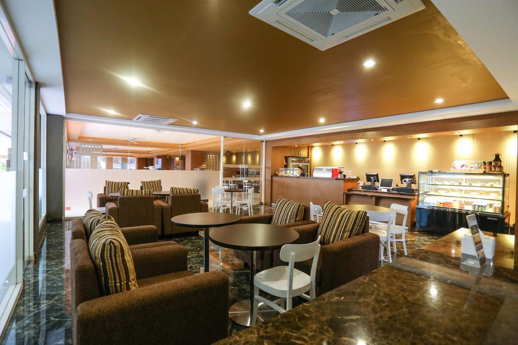 ซิลเวีย โฮเทล พรีเมียร์ คูแปง Hotel กูปัง ภายนอก รูปภาพ