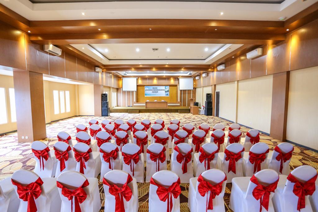 ซิลเวีย โฮเทล พรีเมียร์ คูแปง Hotel กูปัง ภายนอก รูปภาพ