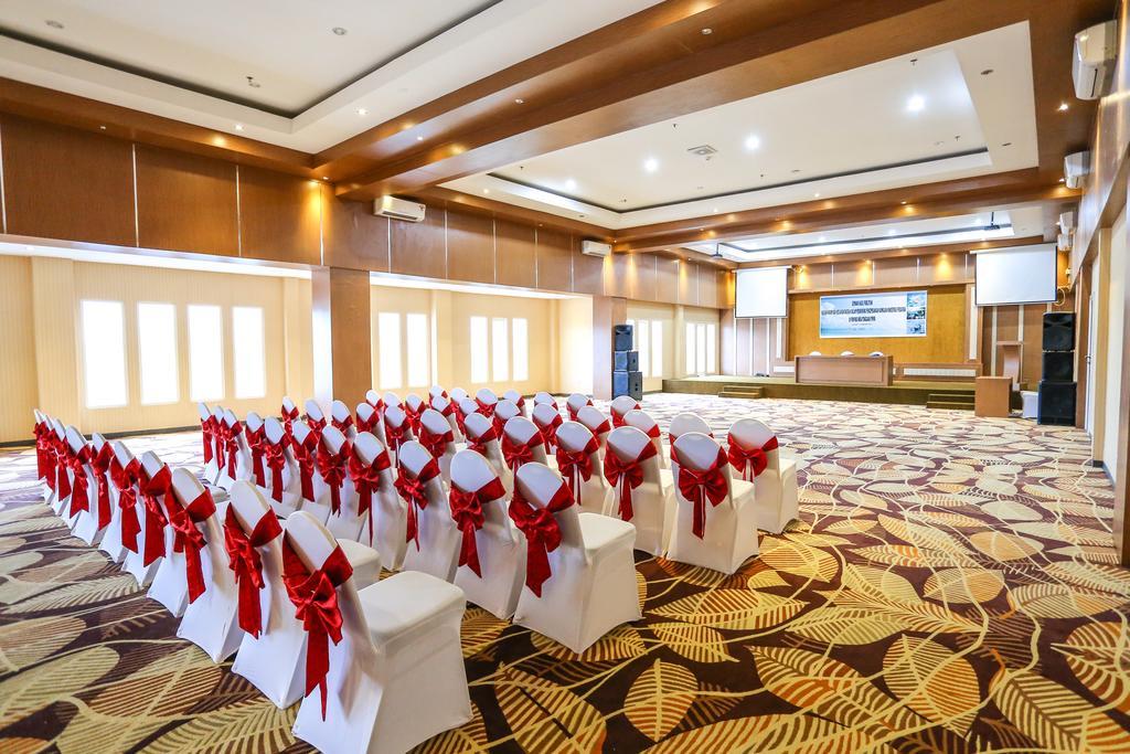 ซิลเวีย โฮเทล พรีเมียร์ คูแปง Hotel กูปัง ภายนอก รูปภาพ