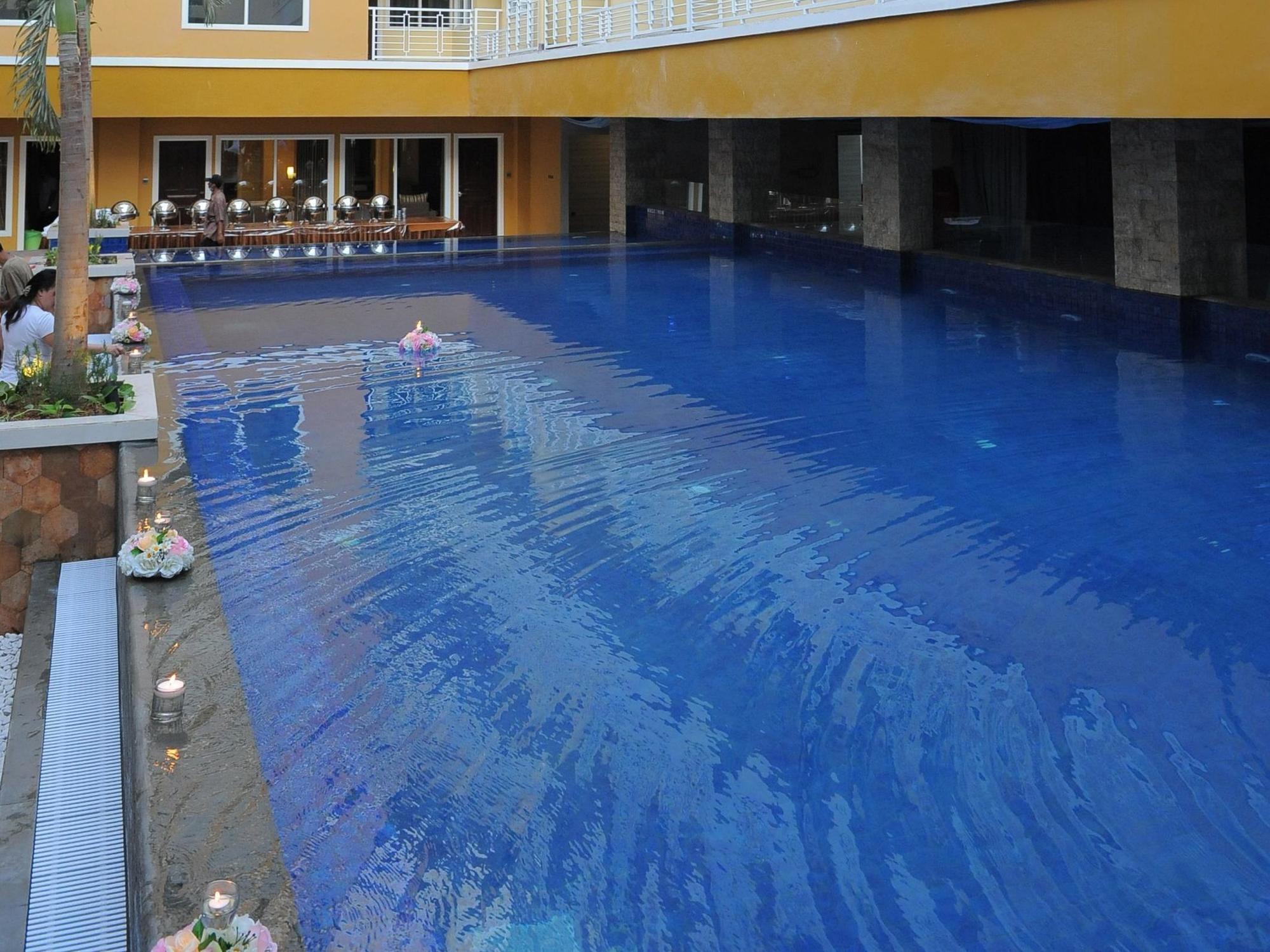 ซิลเวีย โฮเทล พรีเมียร์ คูแปง Hotel กูปัง ภายนอก รูปภาพ