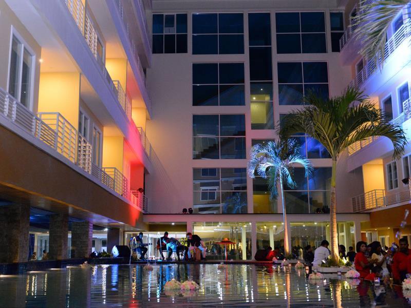ซิลเวีย โฮเทล พรีเมียร์ คูแปง Hotel กูปัง ภายนอก รูปภาพ