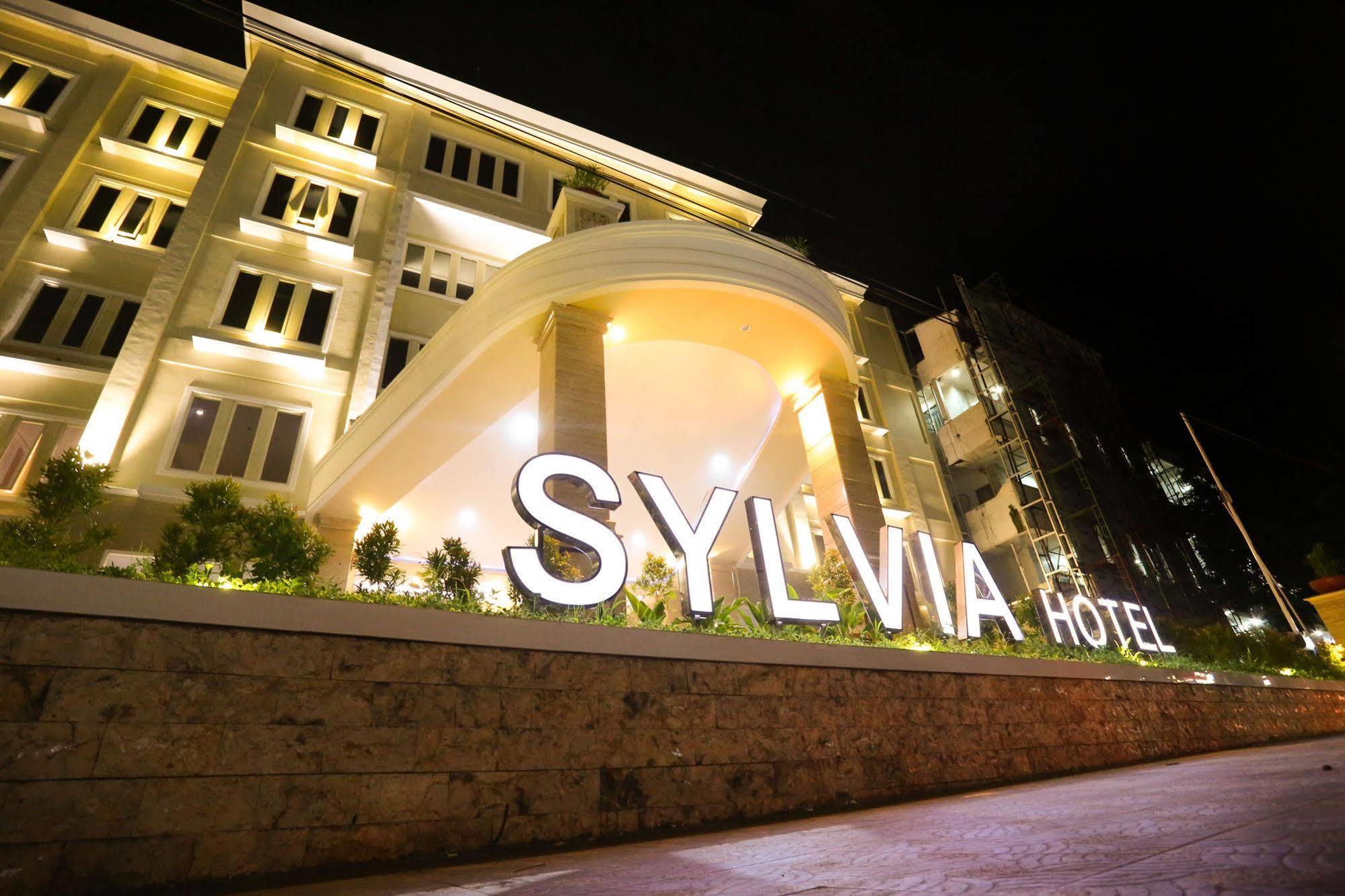 ซิลเวีย โฮเทล พรีเมียร์ คูแปง Hotel กูปัง ภายนอก รูปภาพ