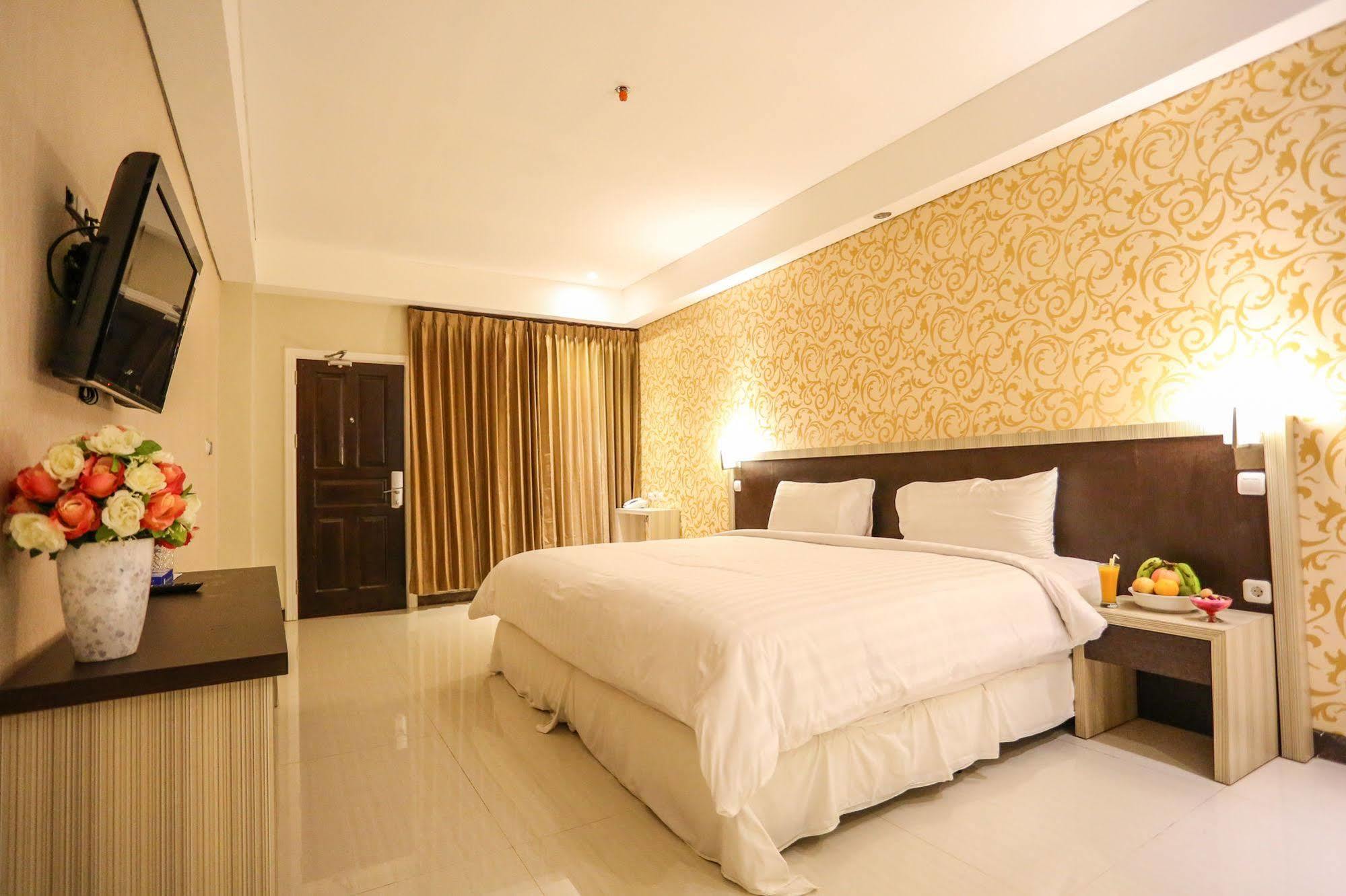 ซิลเวีย โฮเทล พรีเมียร์ คูแปง Hotel กูปัง ภายนอก รูปภาพ