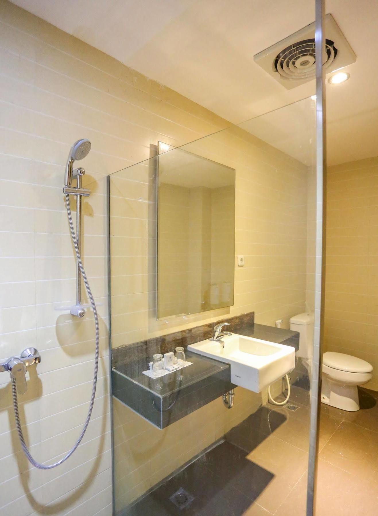 ซิลเวีย โฮเทล พรีเมียร์ คูแปง Hotel กูปัง ภายนอก รูปภาพ