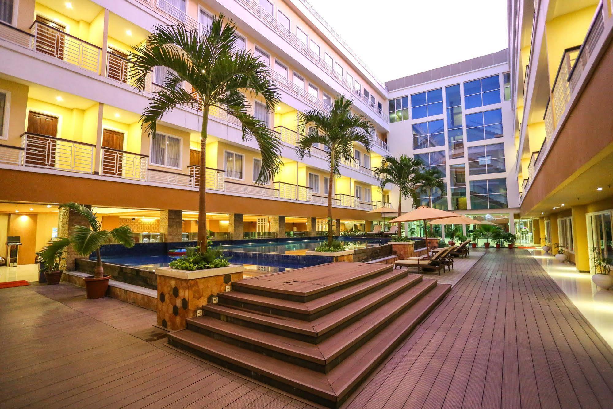 ซิลเวีย โฮเทล พรีเมียร์ คูแปง Hotel กูปัง ภายนอก รูปภาพ